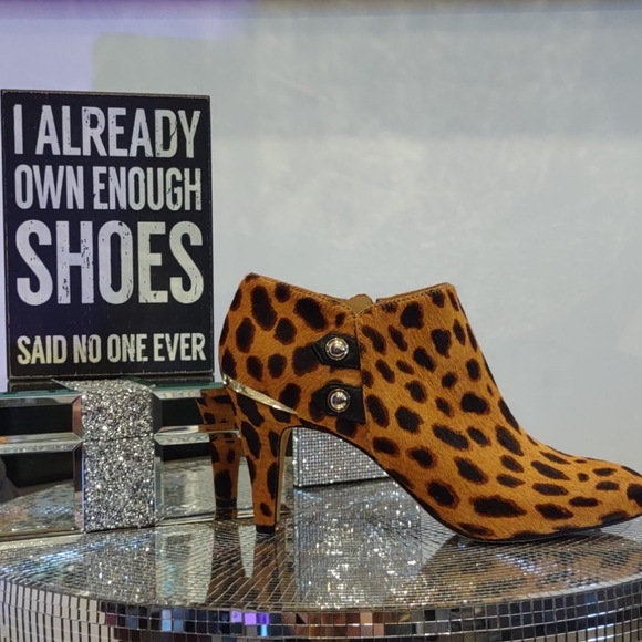 Vince Camuto Vemmey Leopard Animal Shooties Shoes